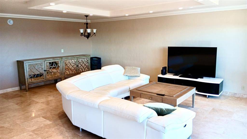 Lauderdale By The Sea, FL 33308,4900 N Ocean Blvd #819