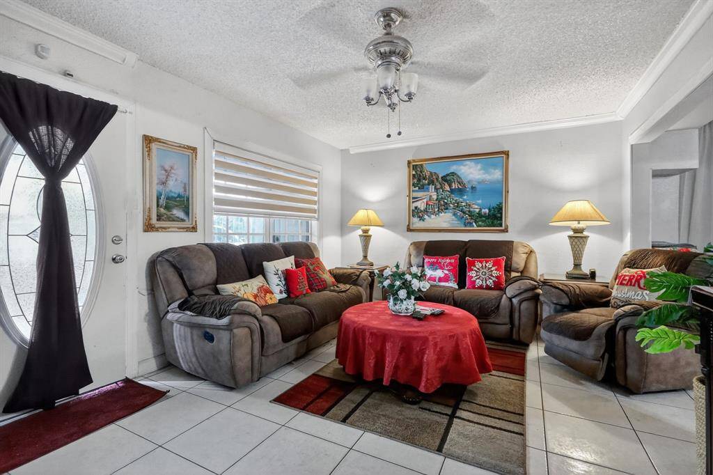 North Miami, FL 33161,641 NE 140th St