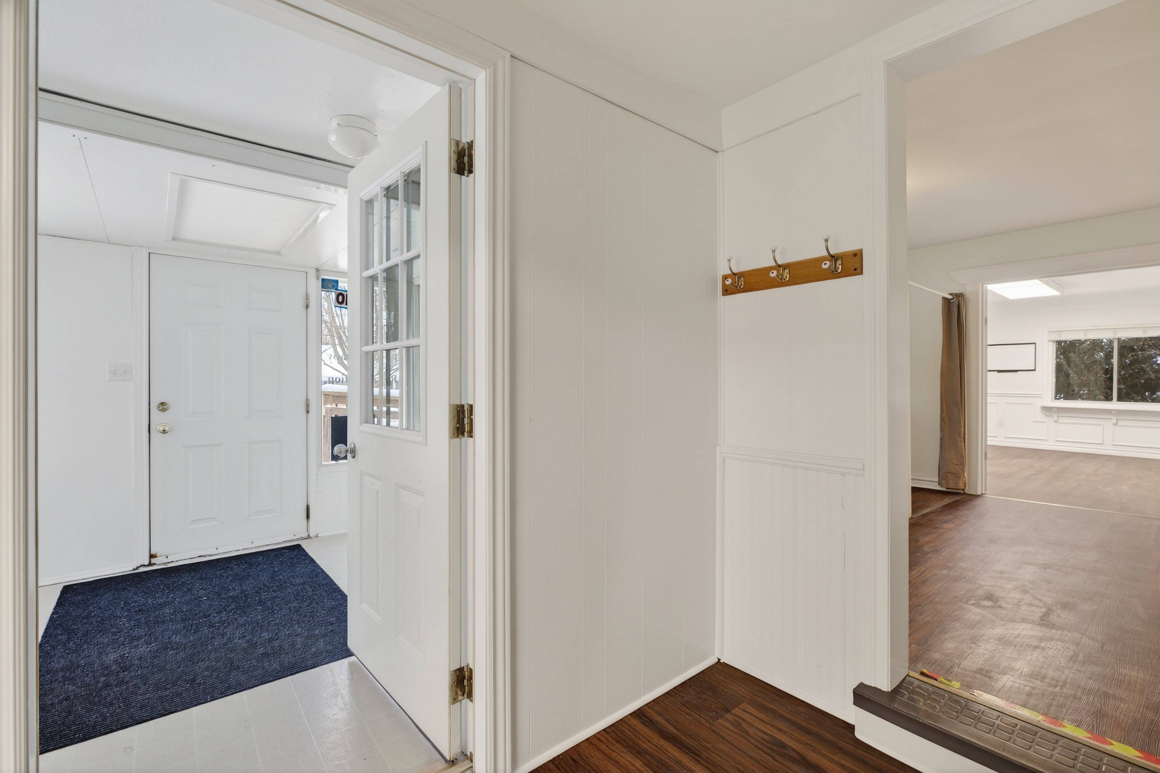 Hamilton, ON L0R 1H2,16 William ST