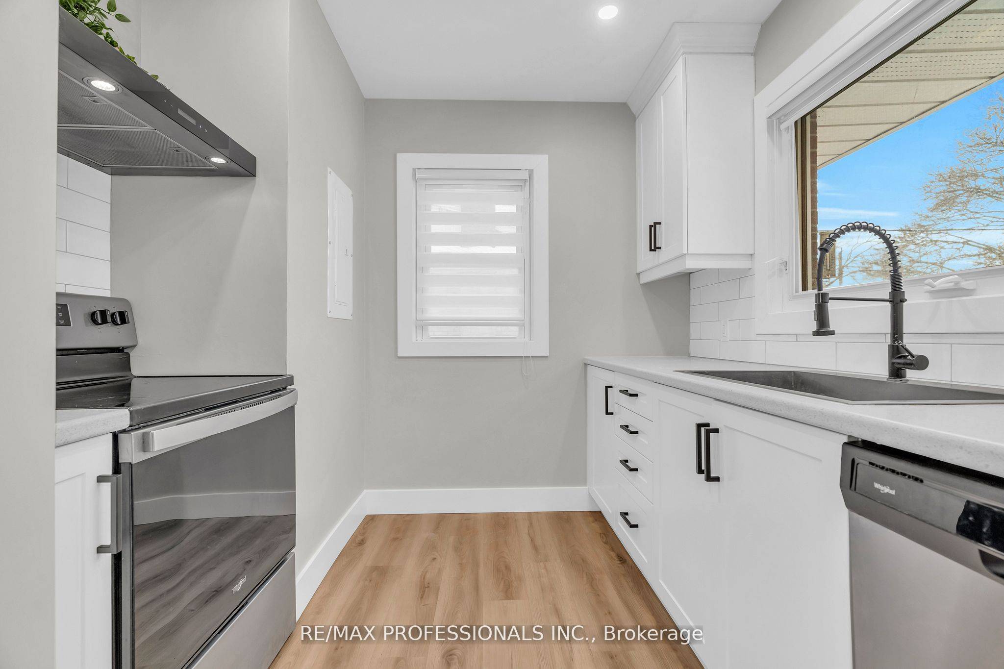 Kitchener, ON N2C 1Z7,139 Byron AVE #Upper