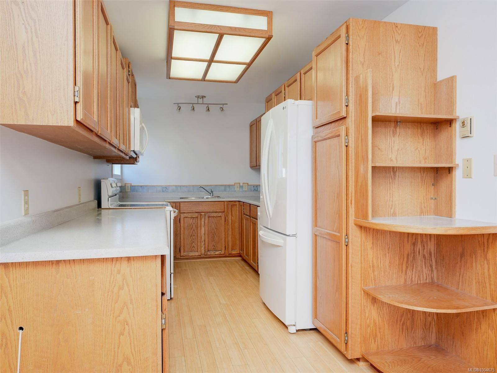 Victoria, BC V8V 3R9,1335 Rudlin St