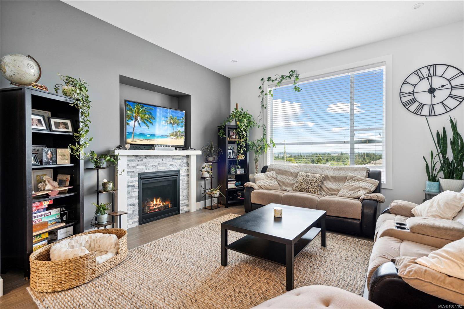 Nanaimo, BC V9R 3T4,925 Howard Ave