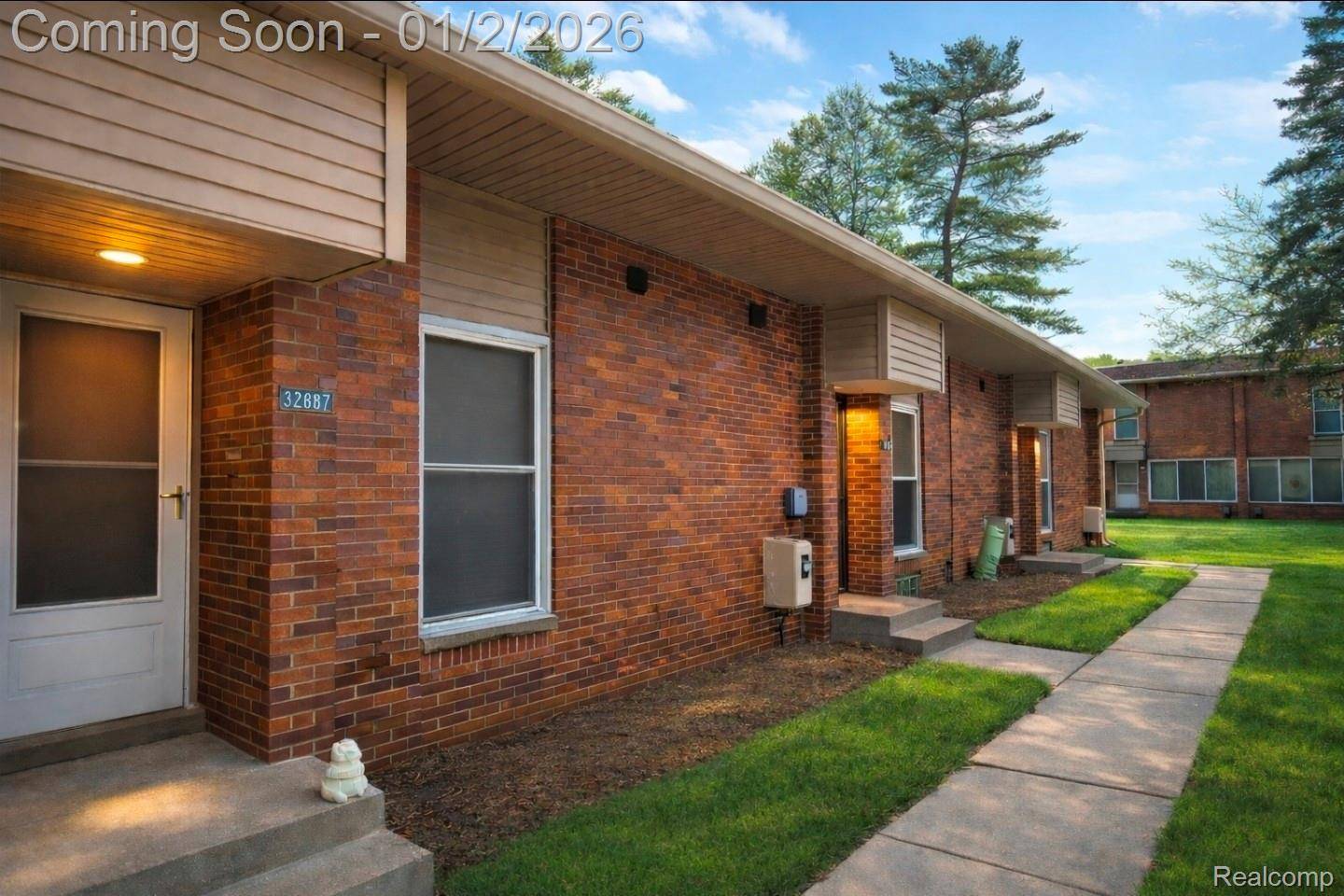 Livonia, MI 48154,32687 5 Mile RD