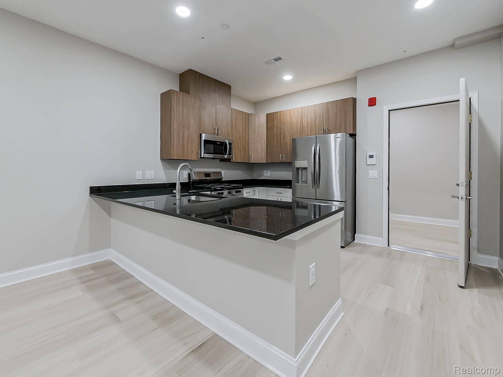 Westland, MI 48185,31480 Warren RD #203