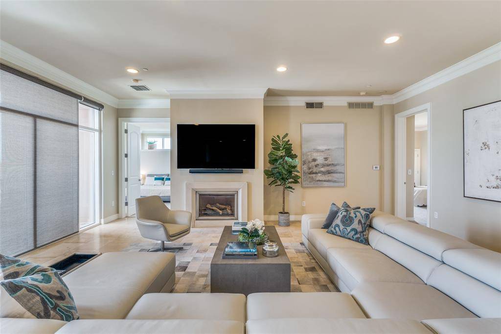 Dallas, TX 75219,2828 Hood Street #907