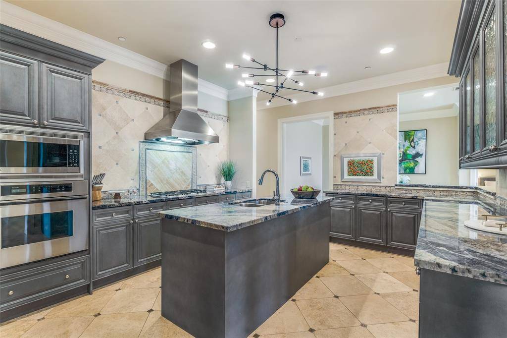 Dallas, TX 75219,2828 Hood Street #907