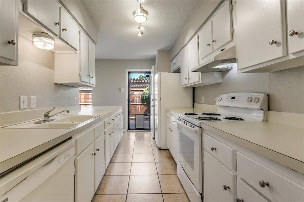 Dallas, TX 75240,13842 Methuen Green Lane