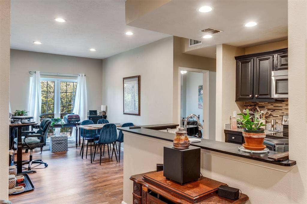 Dallas, TX 75231,8601 Park Lane #624