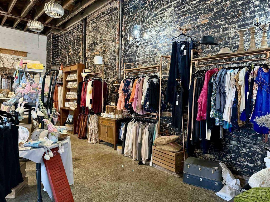 Blissfield, MI 49228,101 S Lane ST