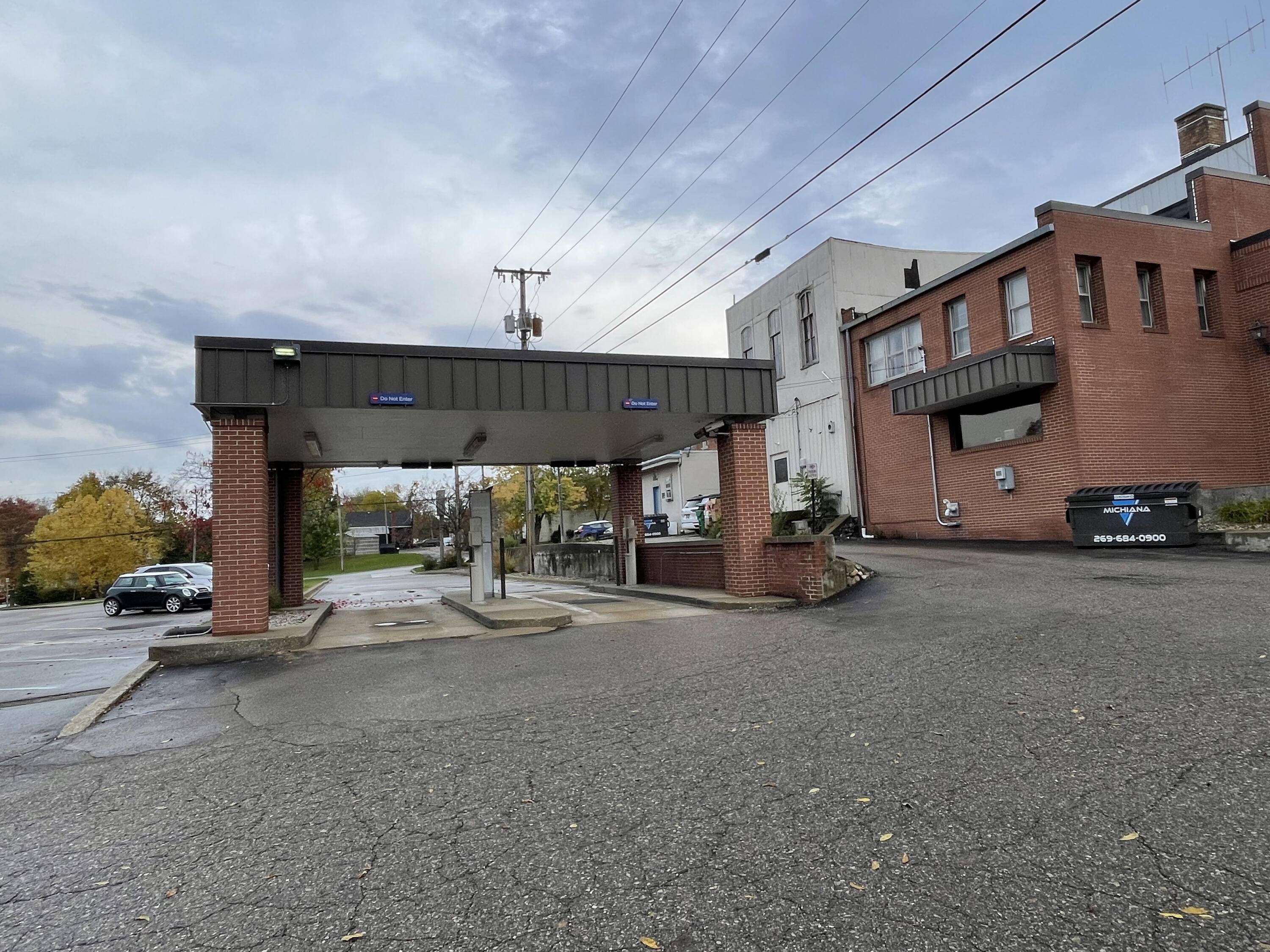 Cassopolis, MI 49031,116 S Broadway ST