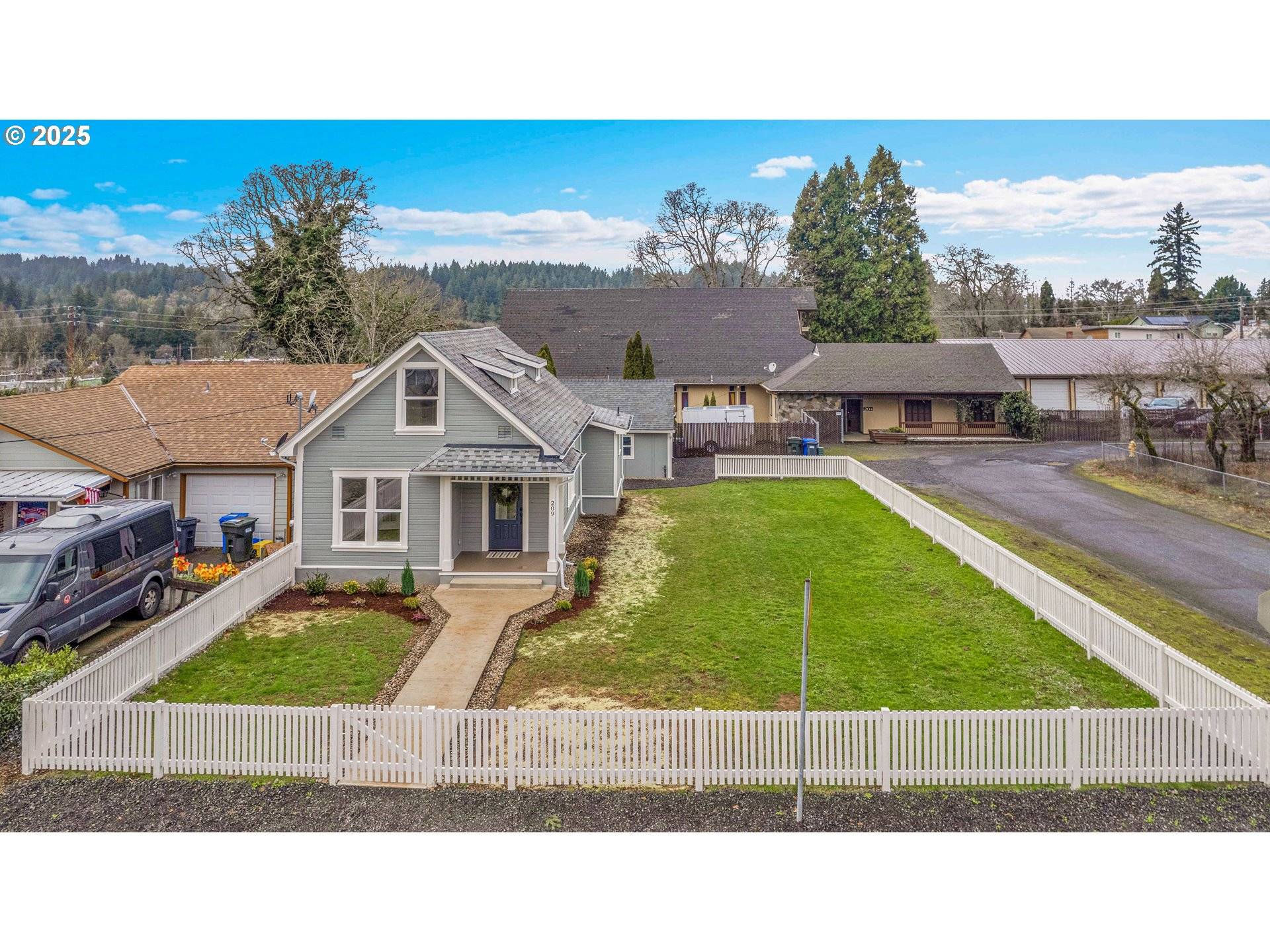 Estacada, OR 97023,209 SE CURRIN ST