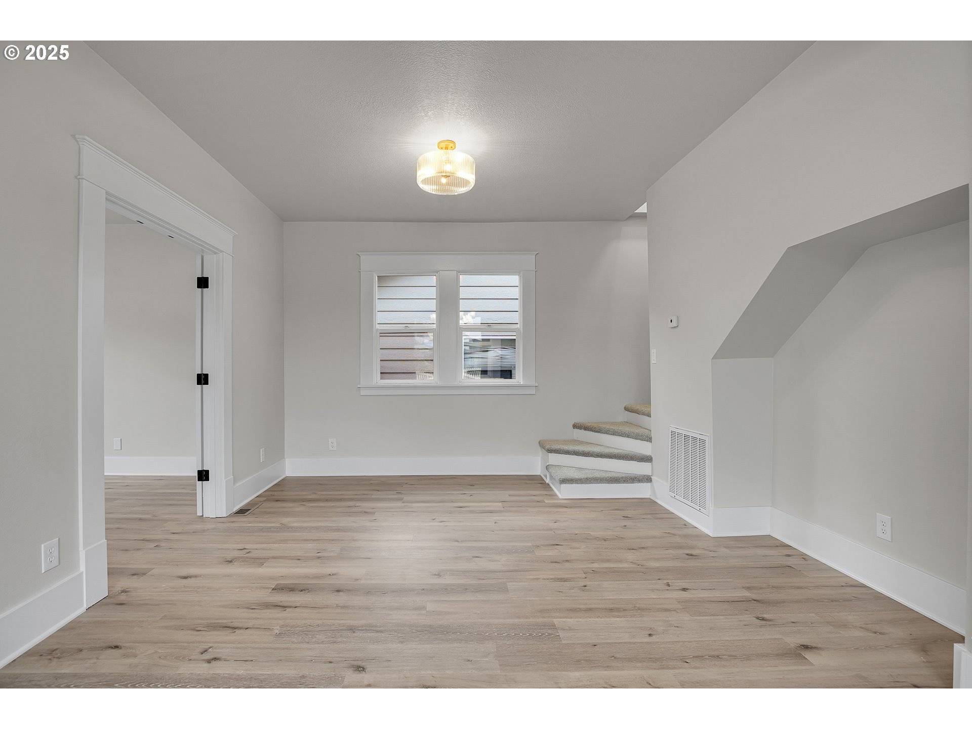 Estacada, OR 97023,209 SE CURRIN ST