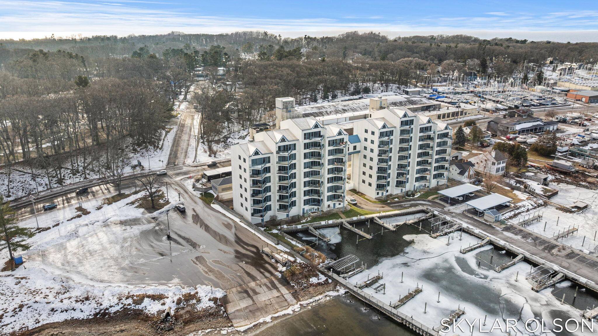 Muskegon, MI 49441,2964 Lakeshore DR #E701