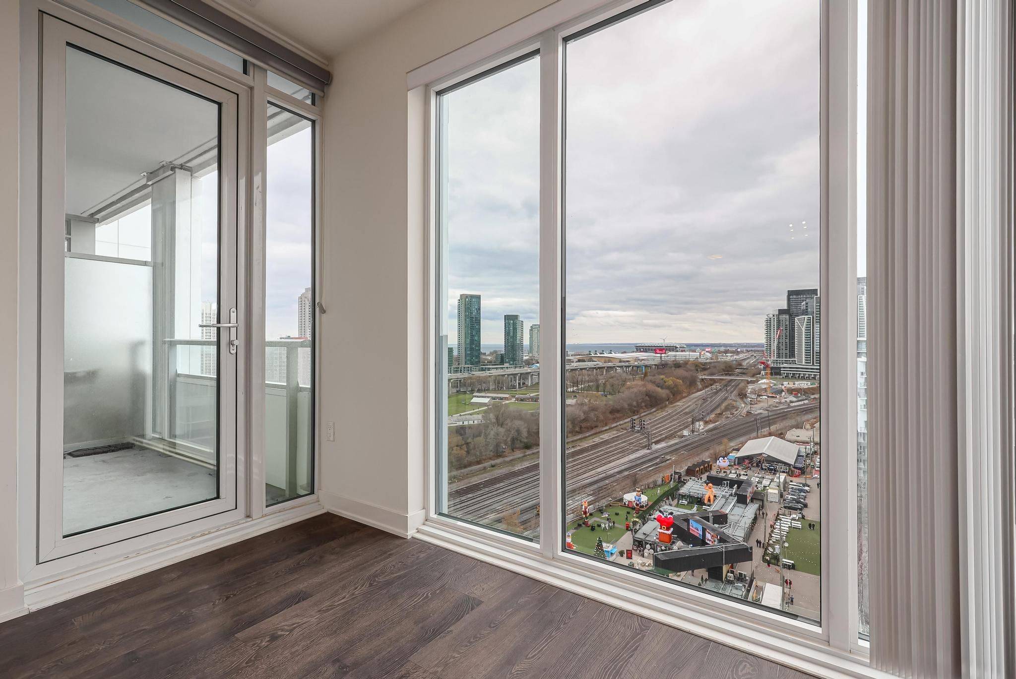 Toronto C01, ON M5V 0R1,27 Bathurst ST #1508W