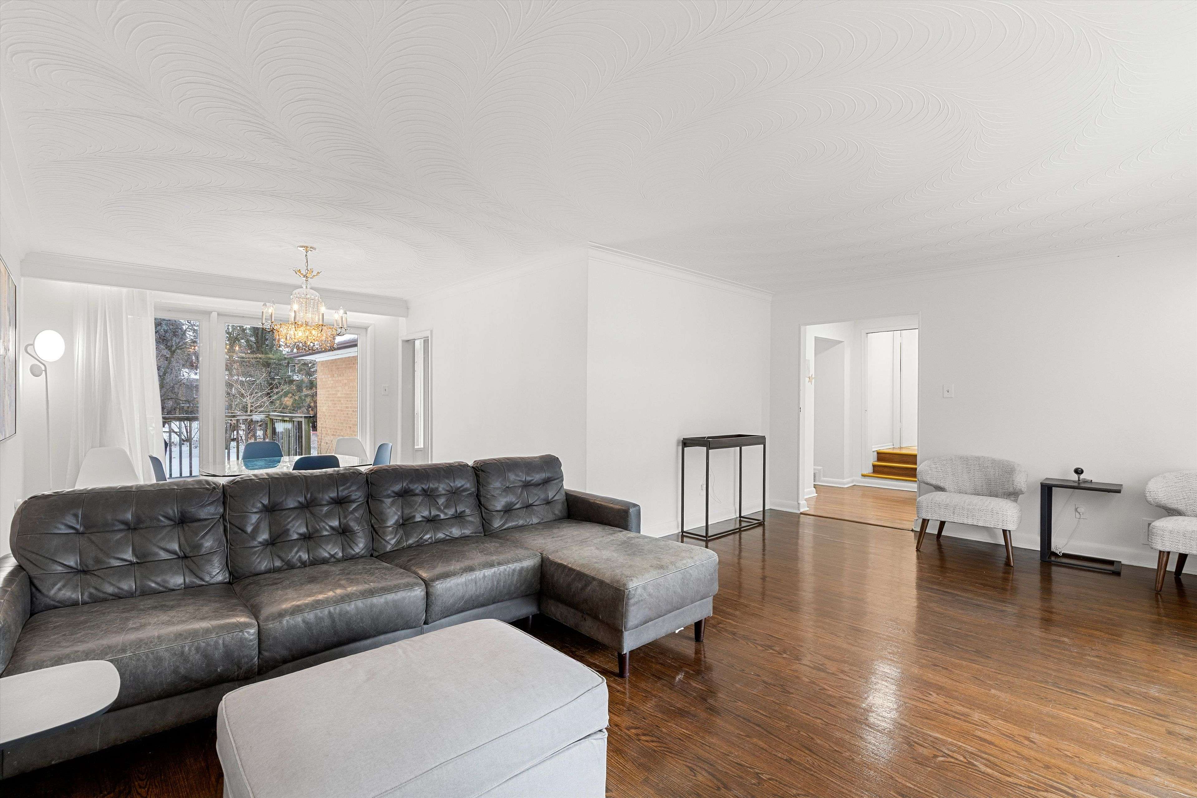 Toronto C06, ON M3H 2C4,118 Palm DR