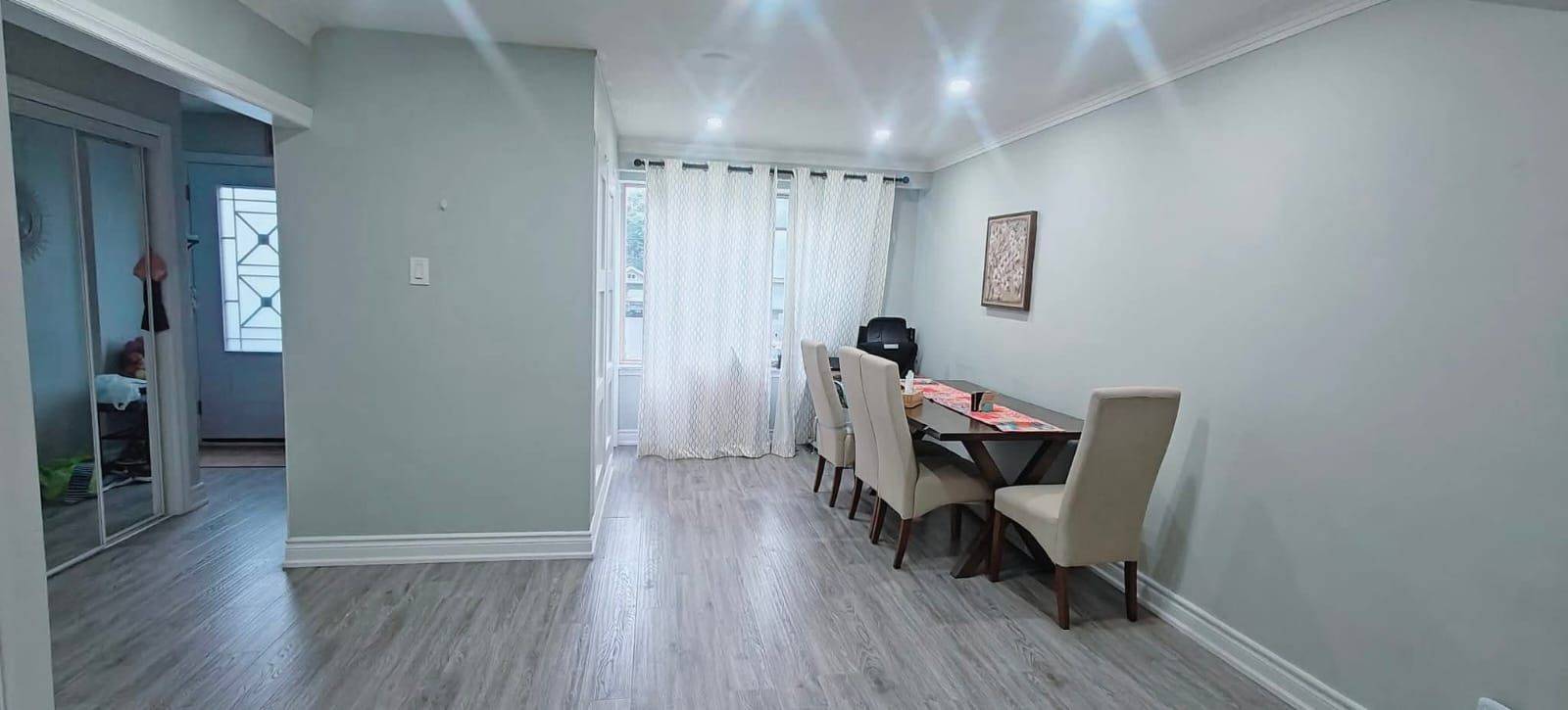 Oshawa, ON L1H 2W8,574 Crerar AVE #Upper Level