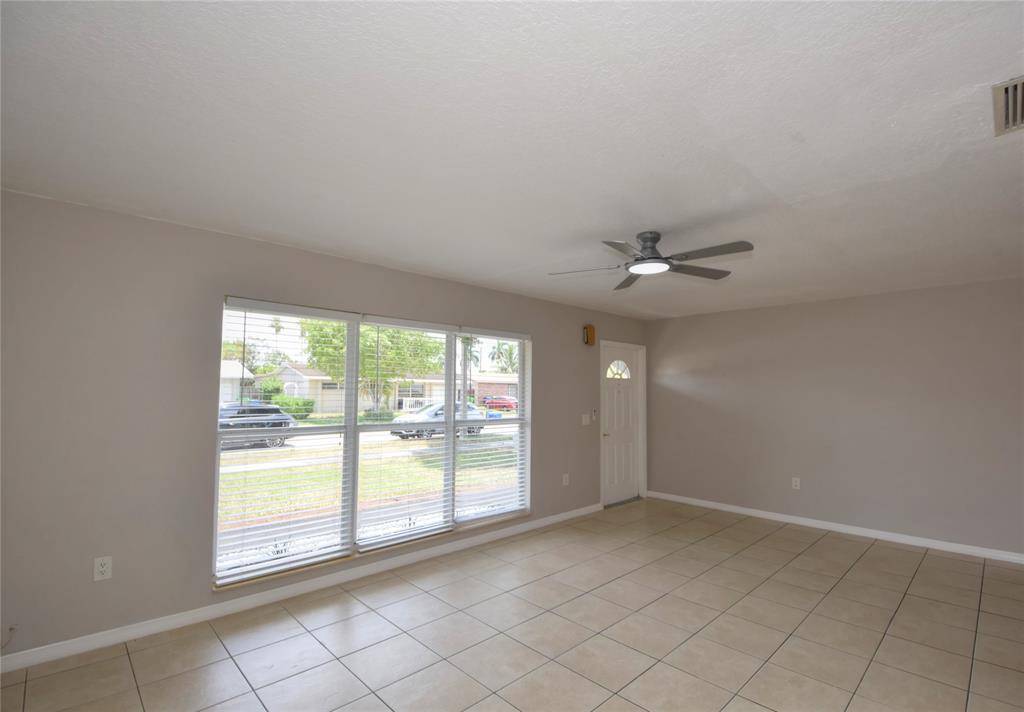 Sunrise, FL 33323,11451 NW 37th St