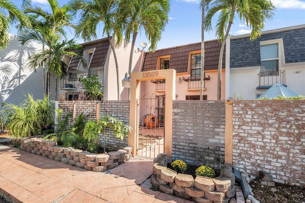 North Miami, FL 33181,13509 NE 21st Ct #13509