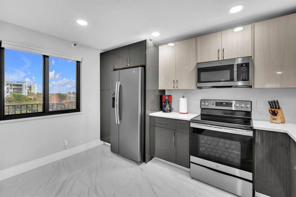 Pompano Beach, FL 33069,2221 Cypress Island Dr #708