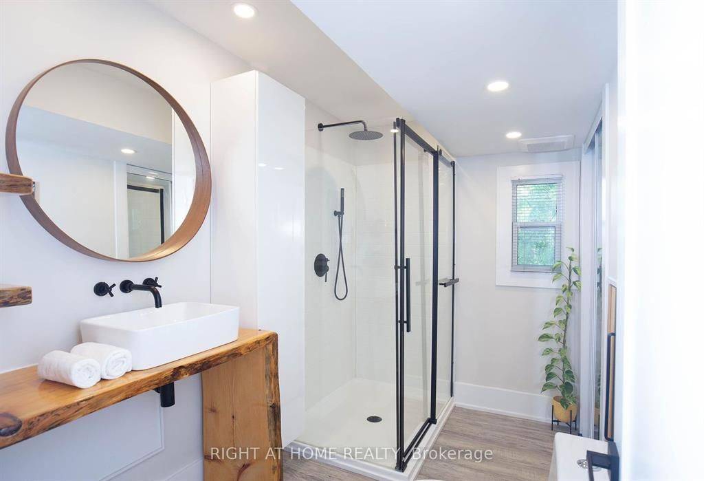 Newmarket, ON L3Y 3V3,269 Prospect ST