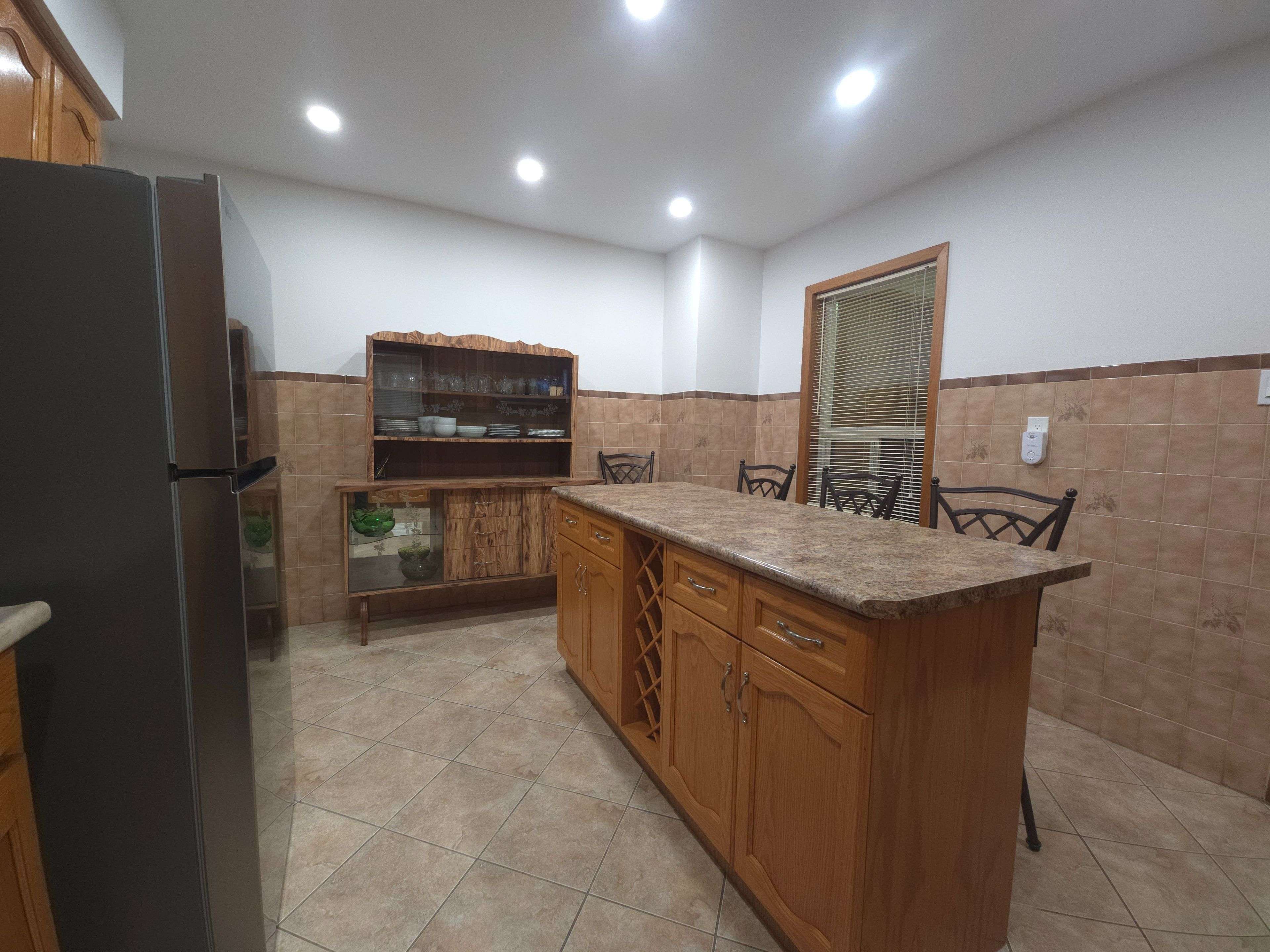 Toronto W01, ON M6K 1S1,5 Rideau AVE