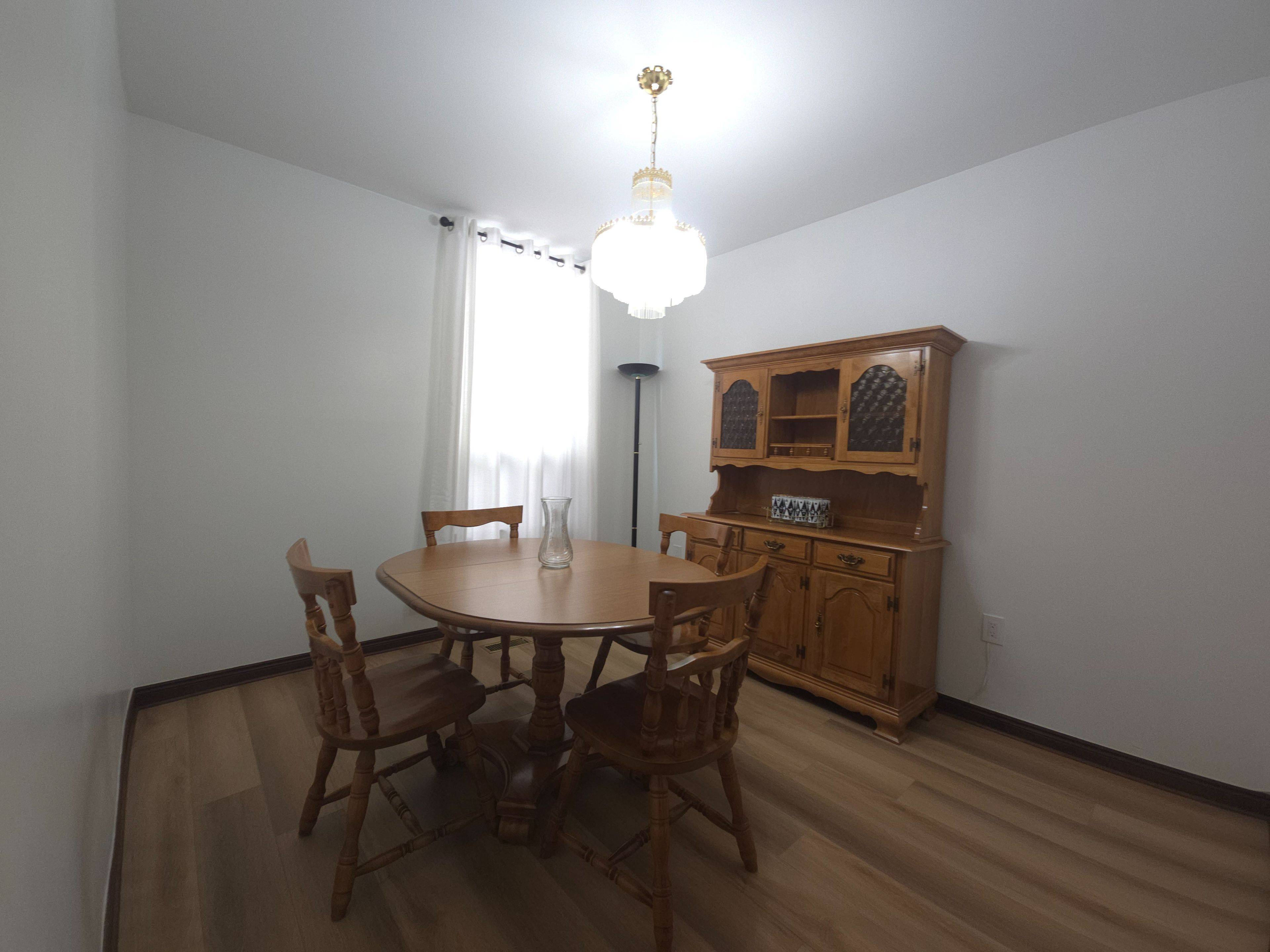 Toronto W01, ON M6K 1S1,5 Rideau AVE