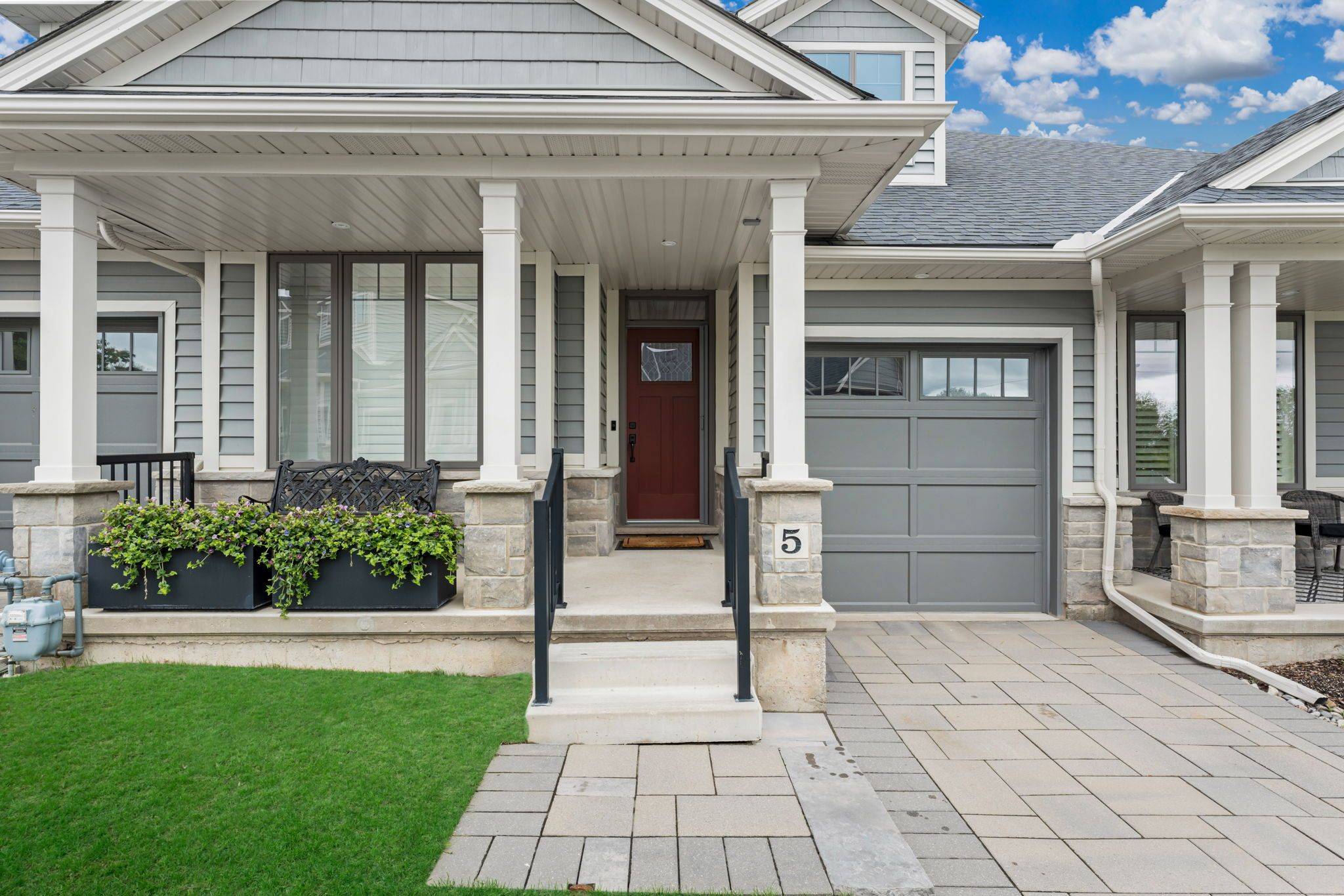 Lincoln, ON L0R 1S0,2848 King ST #5