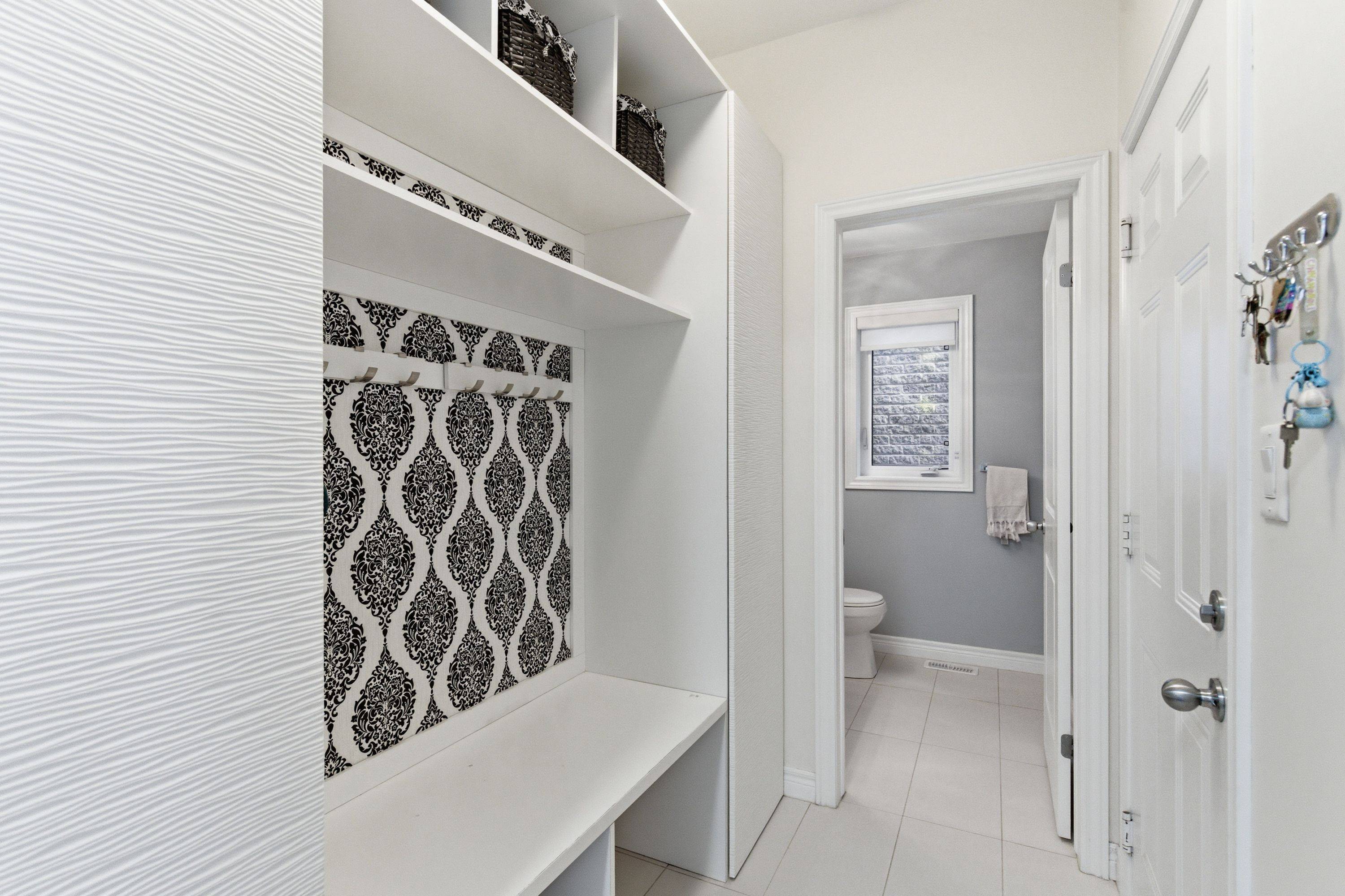 Hamilton, ON L9K 0G2,142 Irwin AVE