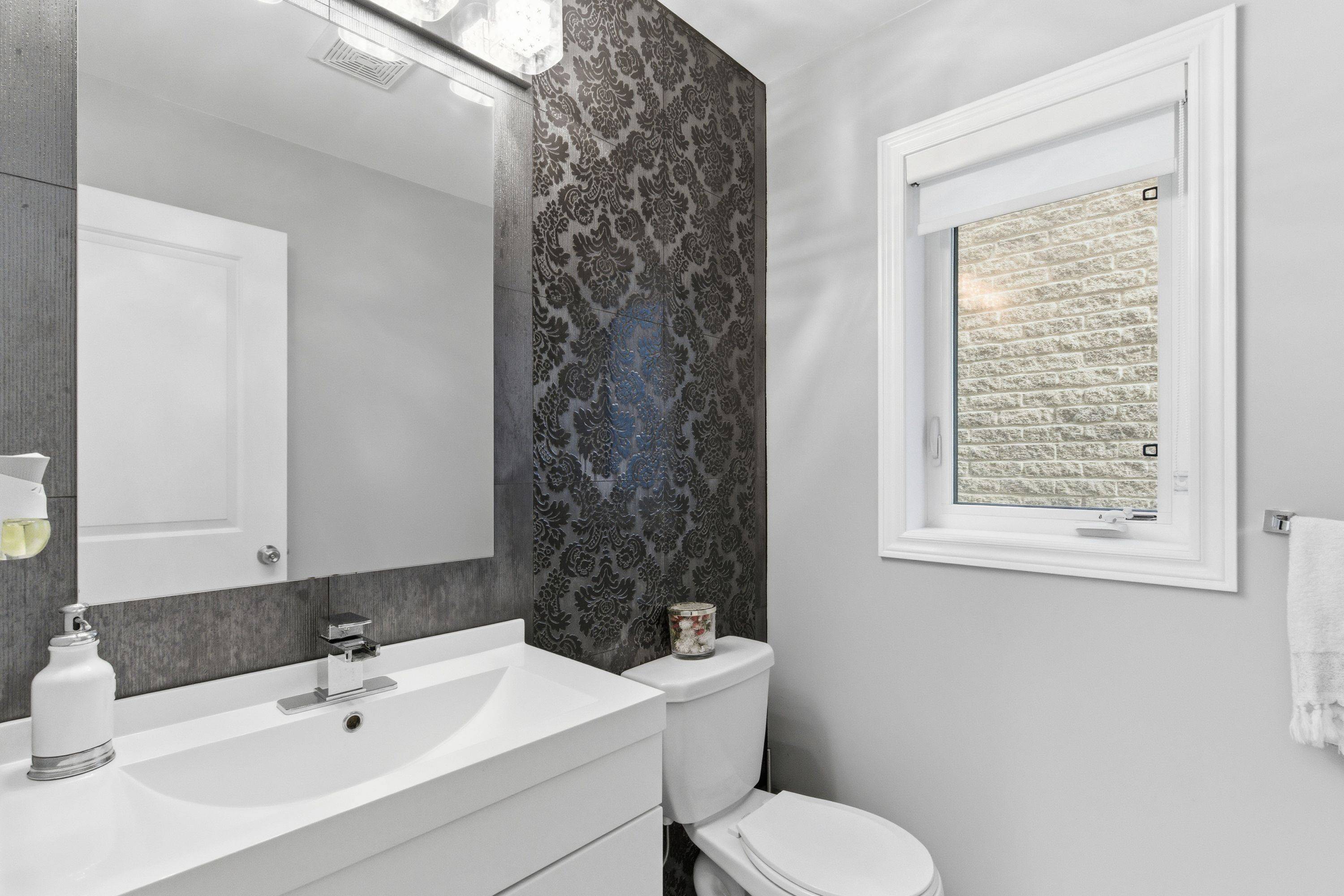 Hamilton, ON L9K 0G2,142 Irwin AVE