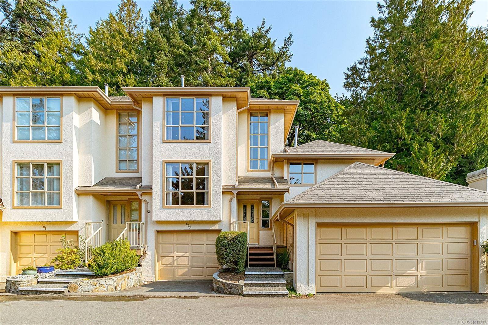 Saanich, BC V8Z 6S4,510 Marsett Pl #503