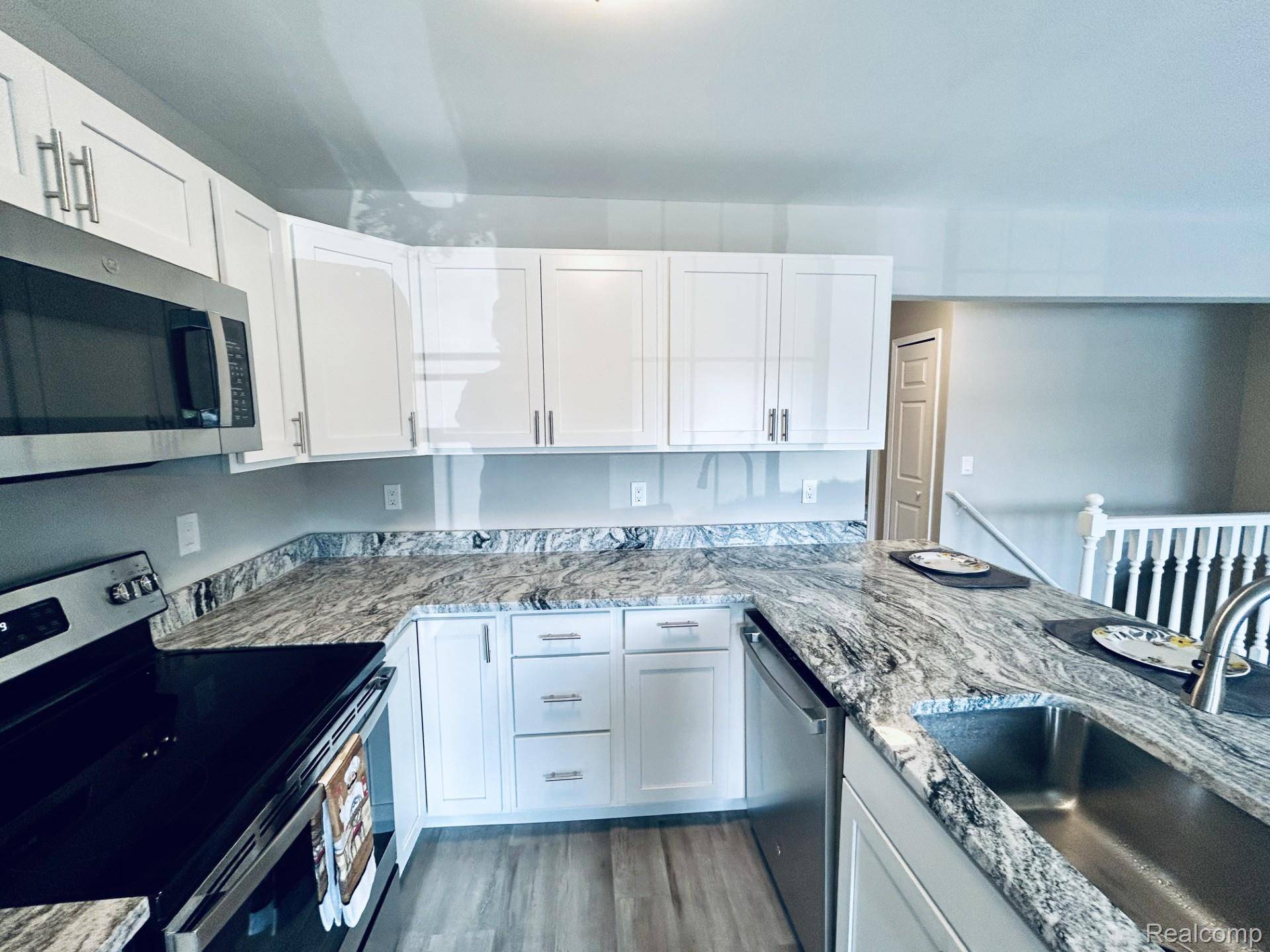 South Lyon, MI 48178,25323 Potomac DR #2