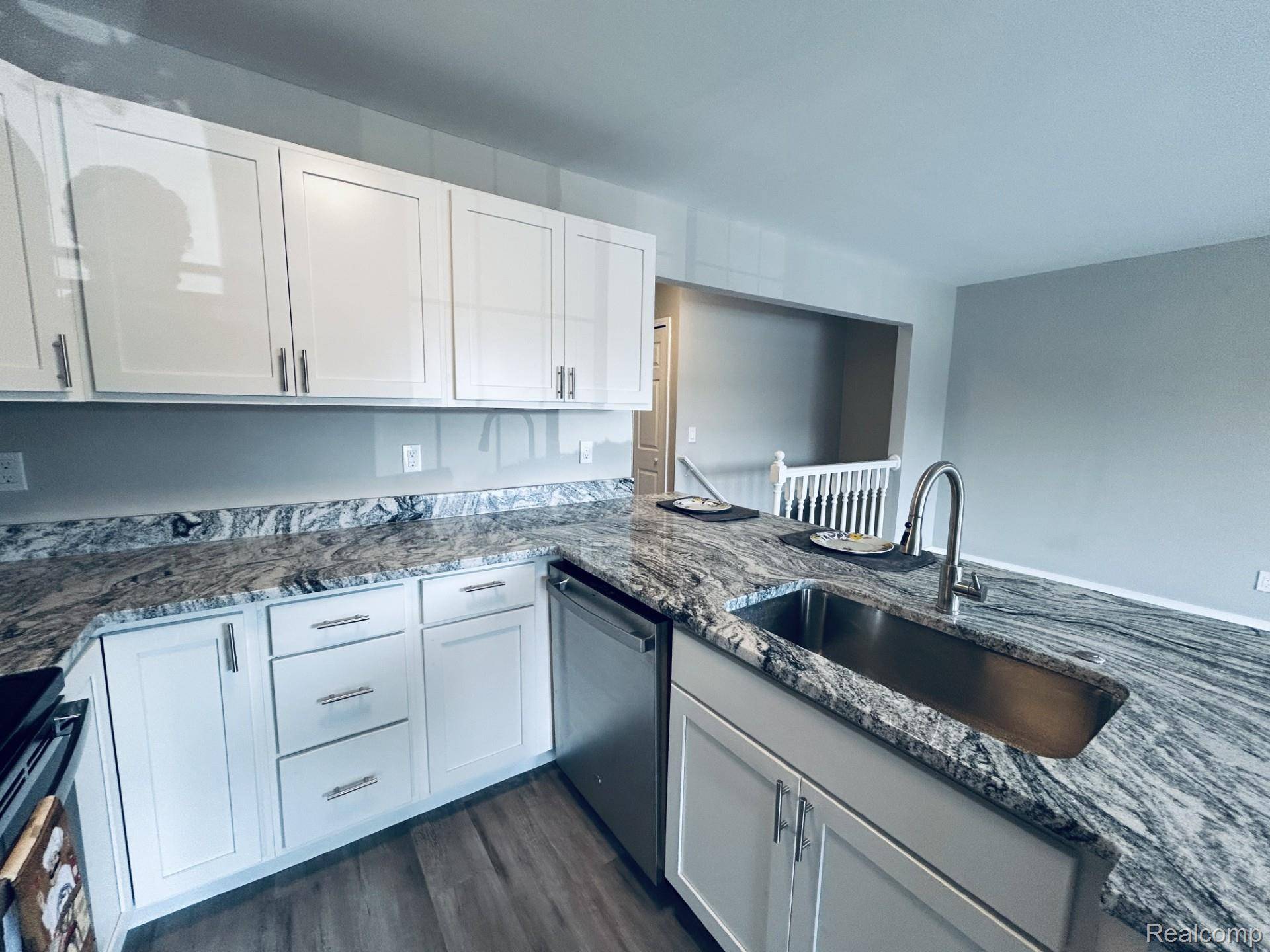 South Lyon, MI 48178,25323 Potomac DR #2