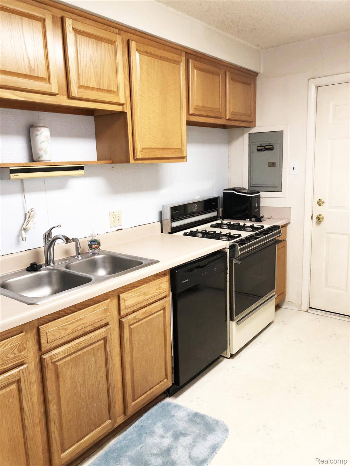 Livonia, MI 48152,20010 Rensellor ST