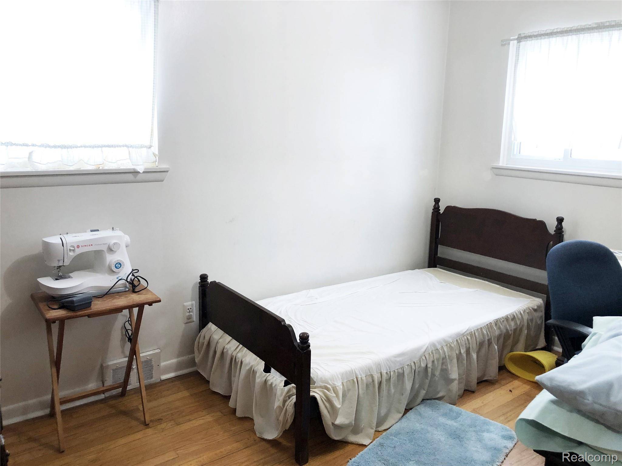 Livonia, MI 48152,20010 Rensellor ST