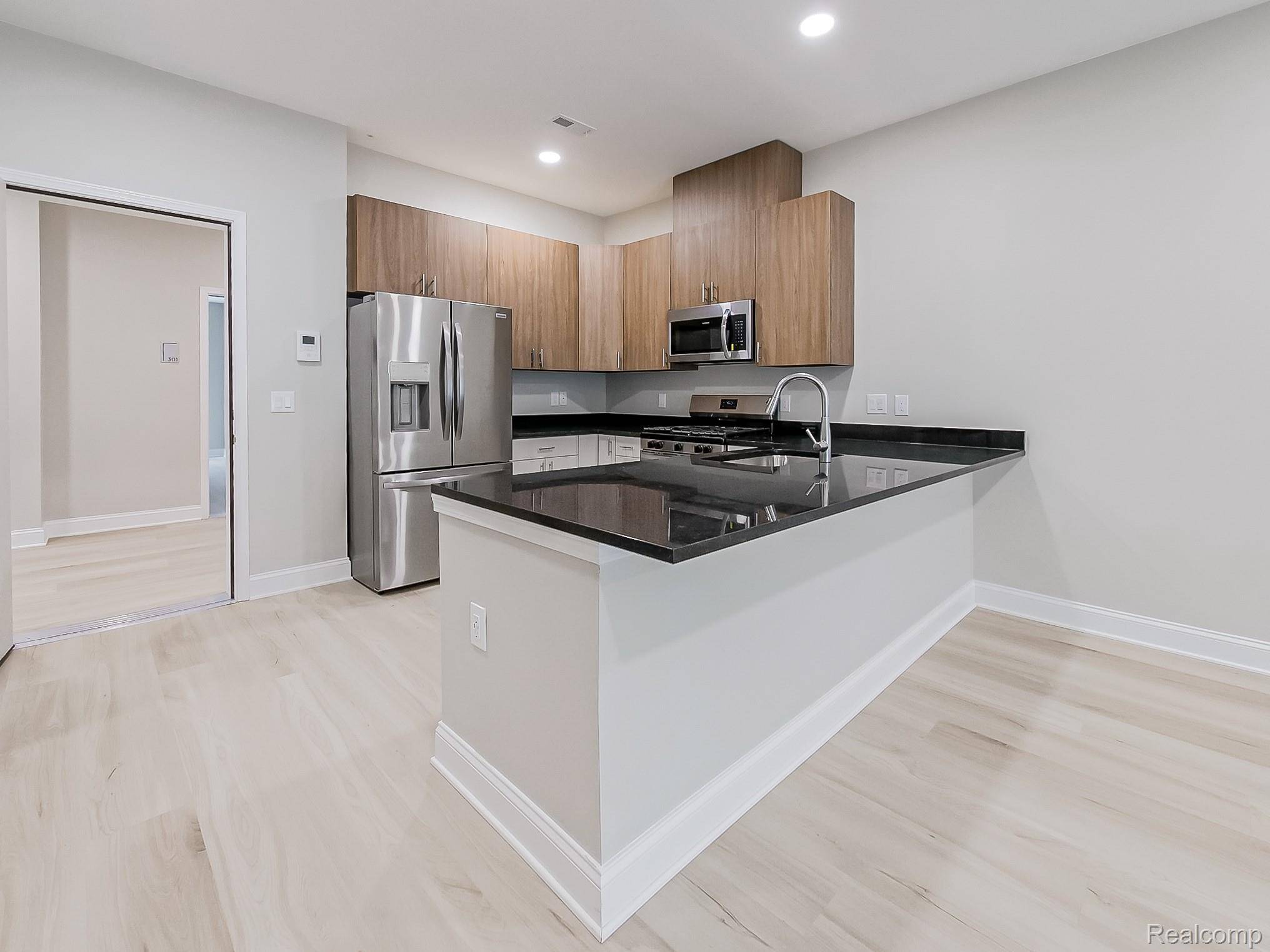 Westland, MI 48185,31480 Warren RD #302