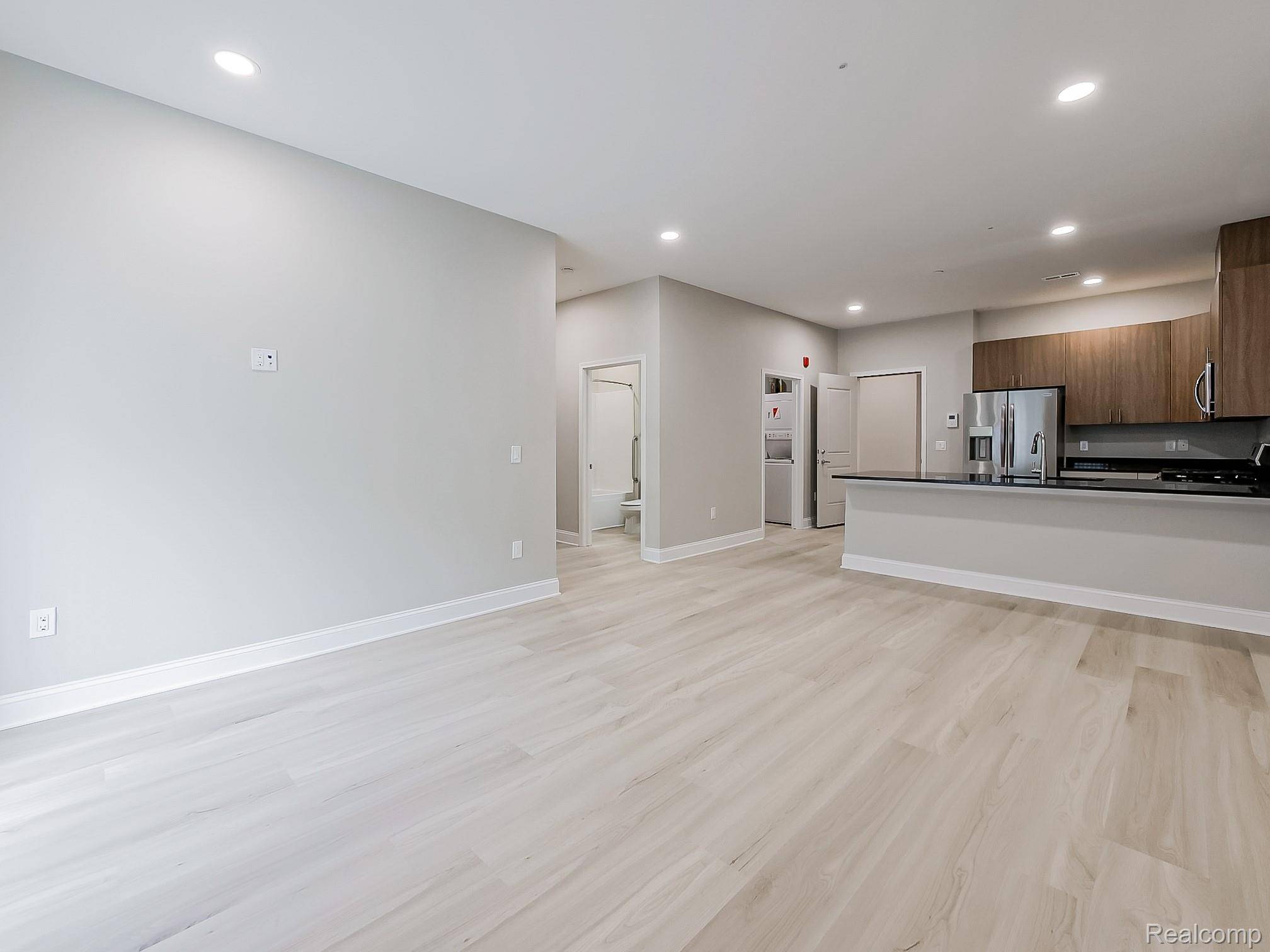 Westland, MI 48185,31480 Warren RD #302