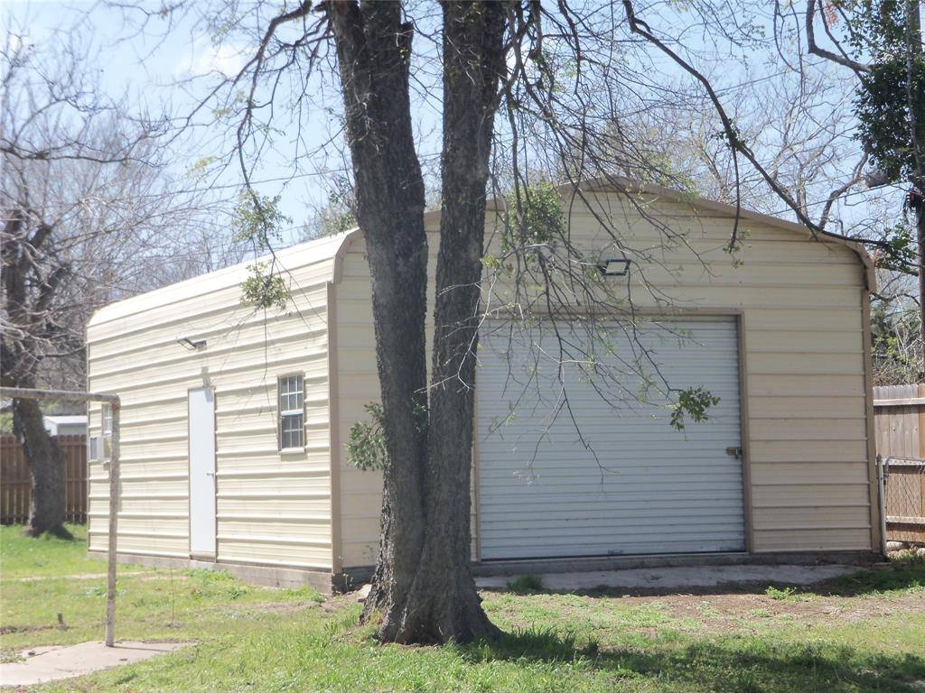 Hubbard, TX 76648,307 NE 5th Street