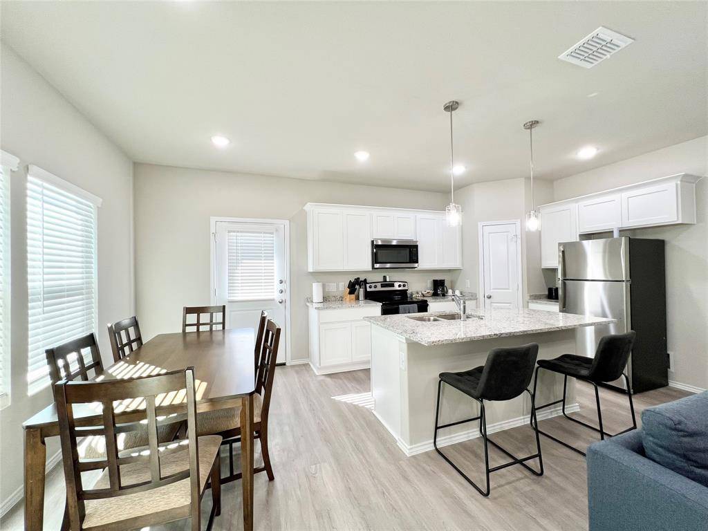 Burleson, TX 76028,3501 E Renfro Street #402