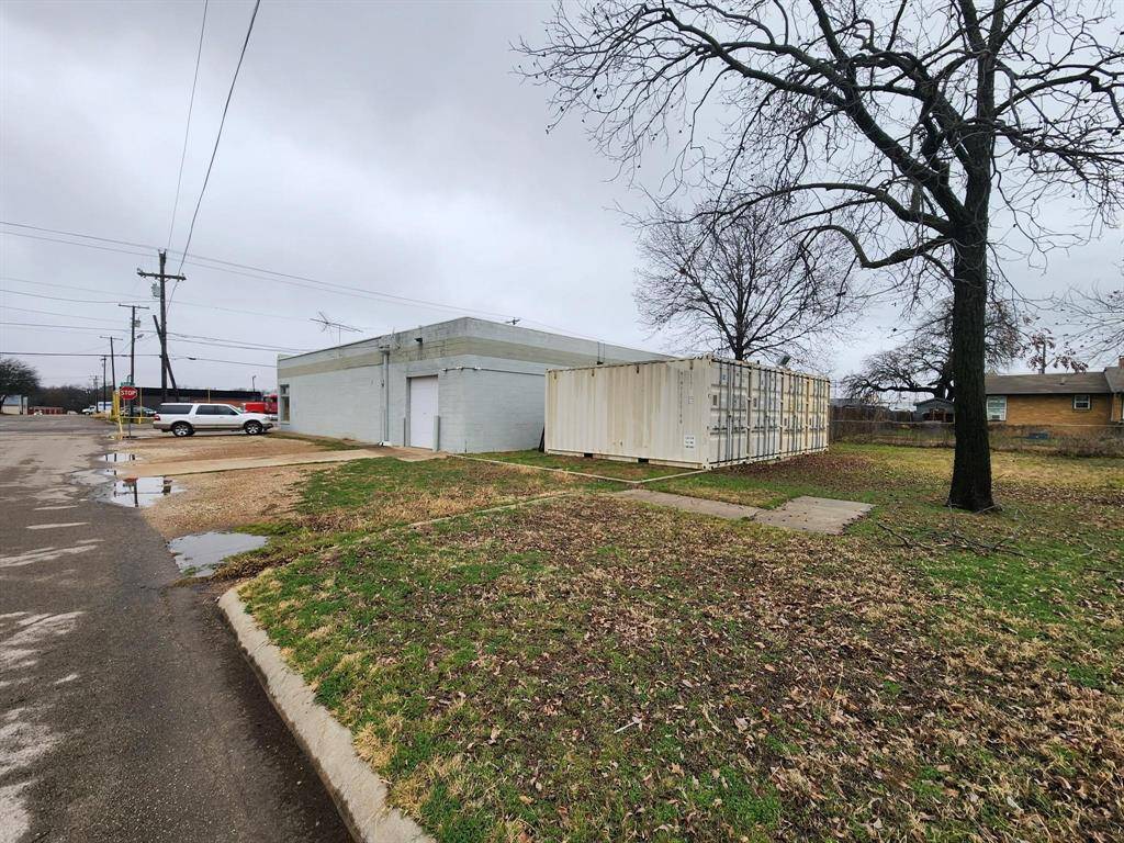 Cleburne, TX 76033,607 S Main Street