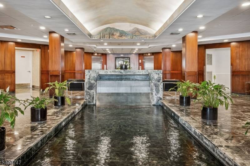 South Orange Village Twp., NJ 07079,609 W South Orange Ave 6P #6P