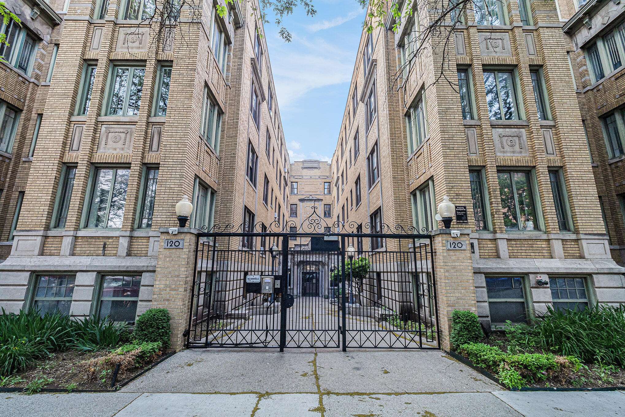 Detroit, MI 48202,120 Seward ST