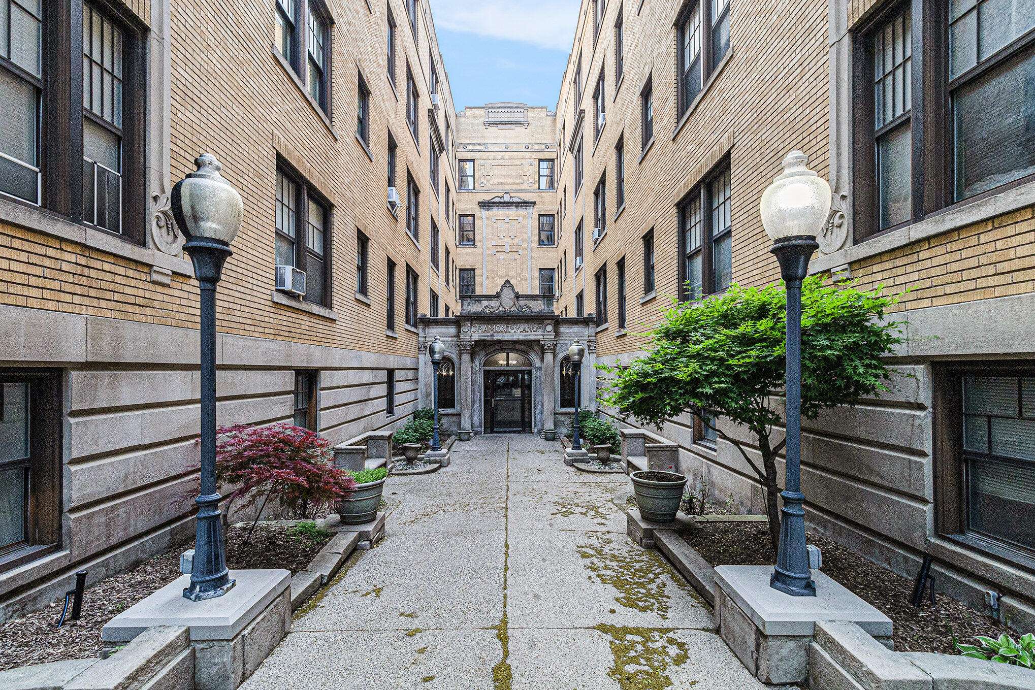 Detroit, MI 48202,120 Seward ST