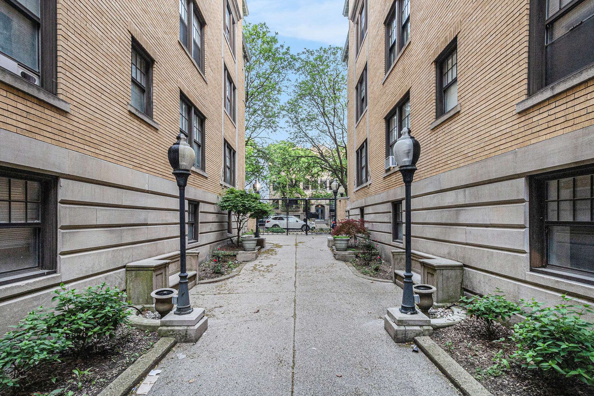 Detroit, MI 48202,120 Seward ST