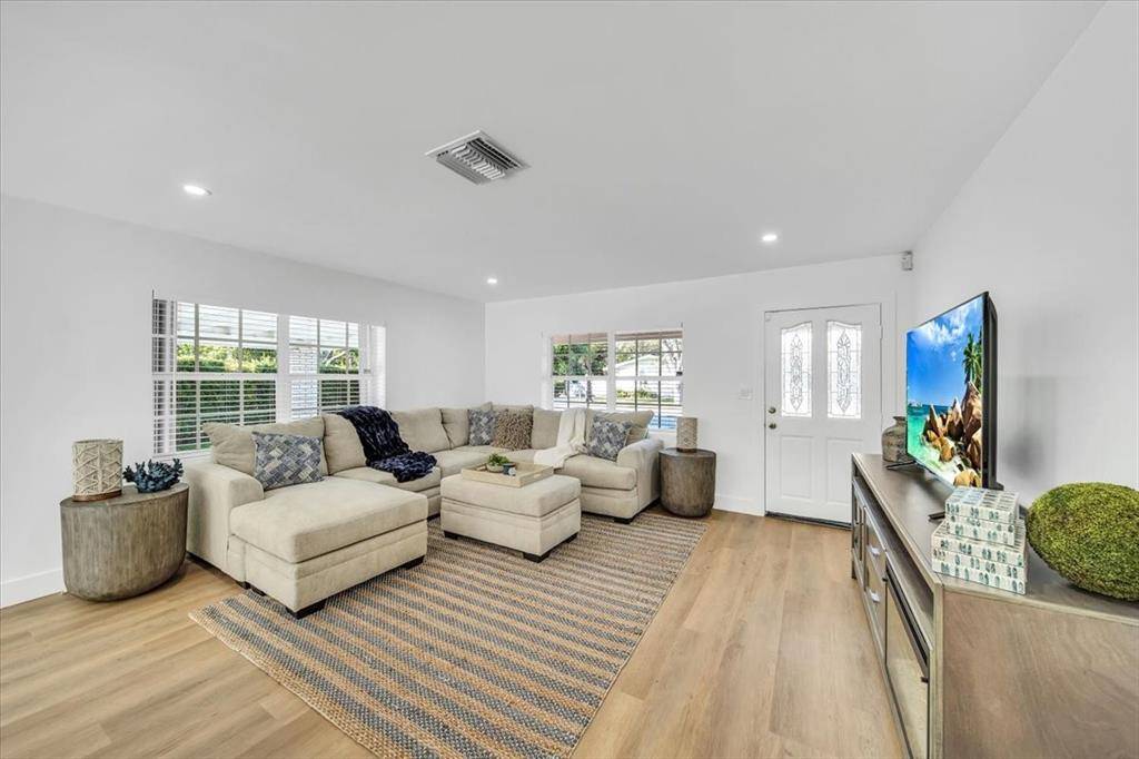 Fort Lauderdale, FL 33316,814 SE 14th Ct