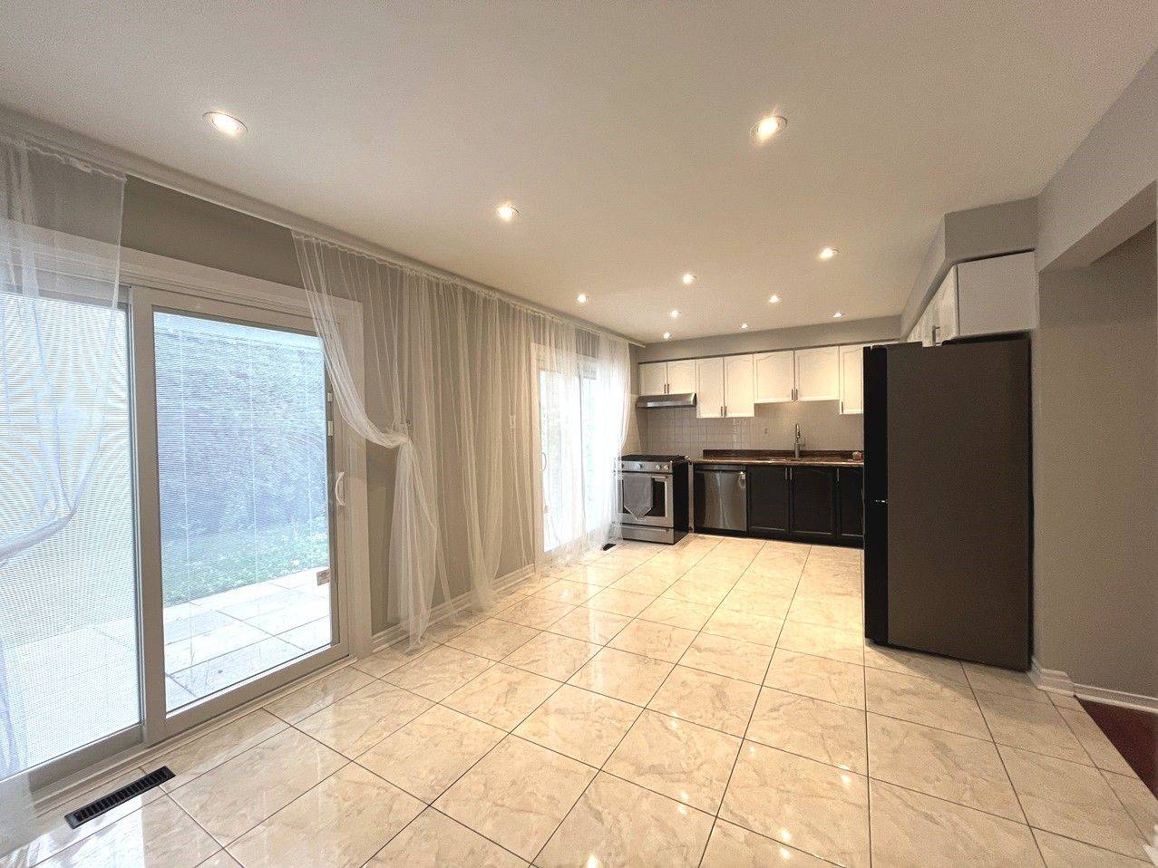 Aurora, ON L4G 6R1,71 Covent CRES