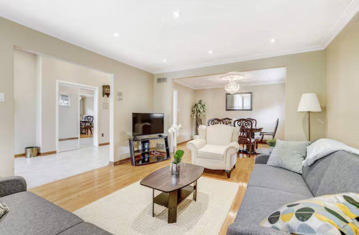 Richmond Hill, ON L4C 3W3,8 Kersey CRES