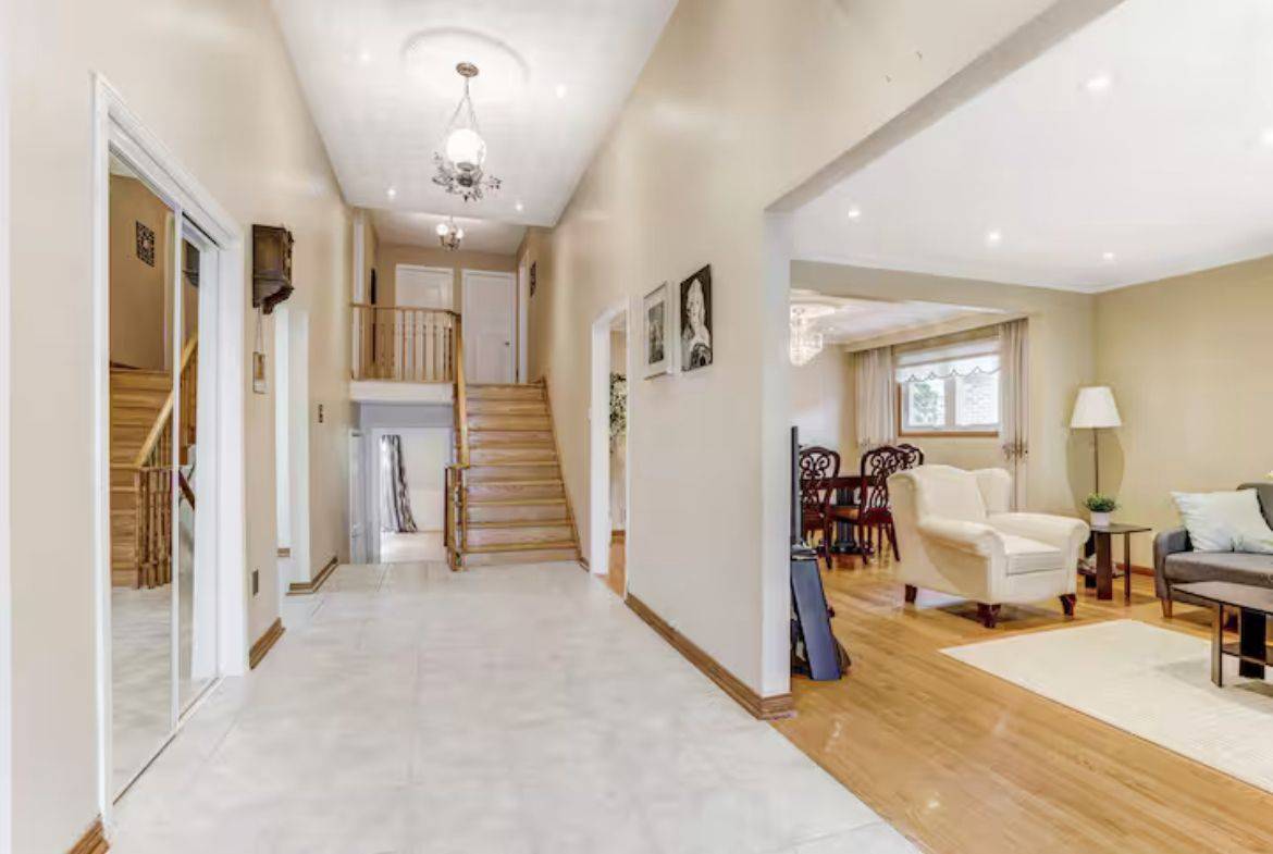 Richmond Hill, ON L4C 3W3,8 Kersey CRES