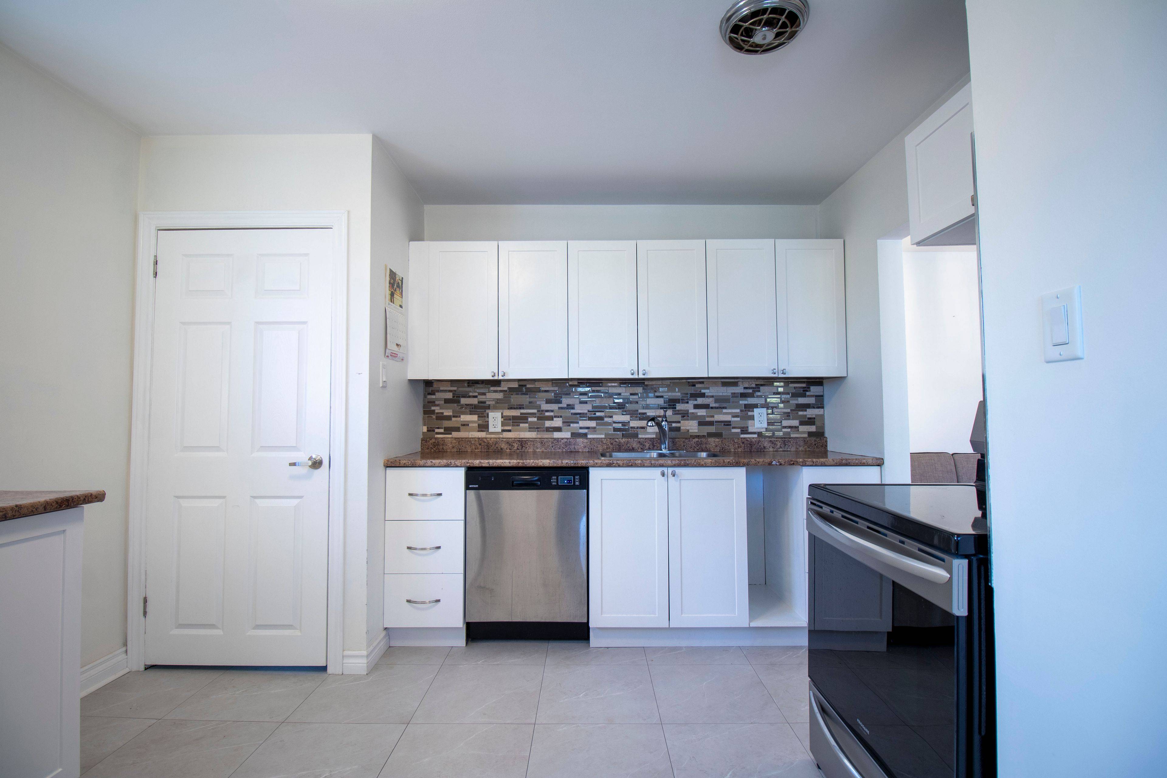 Newmarket, ON L3Y 2X7,144 Cherrywood DR