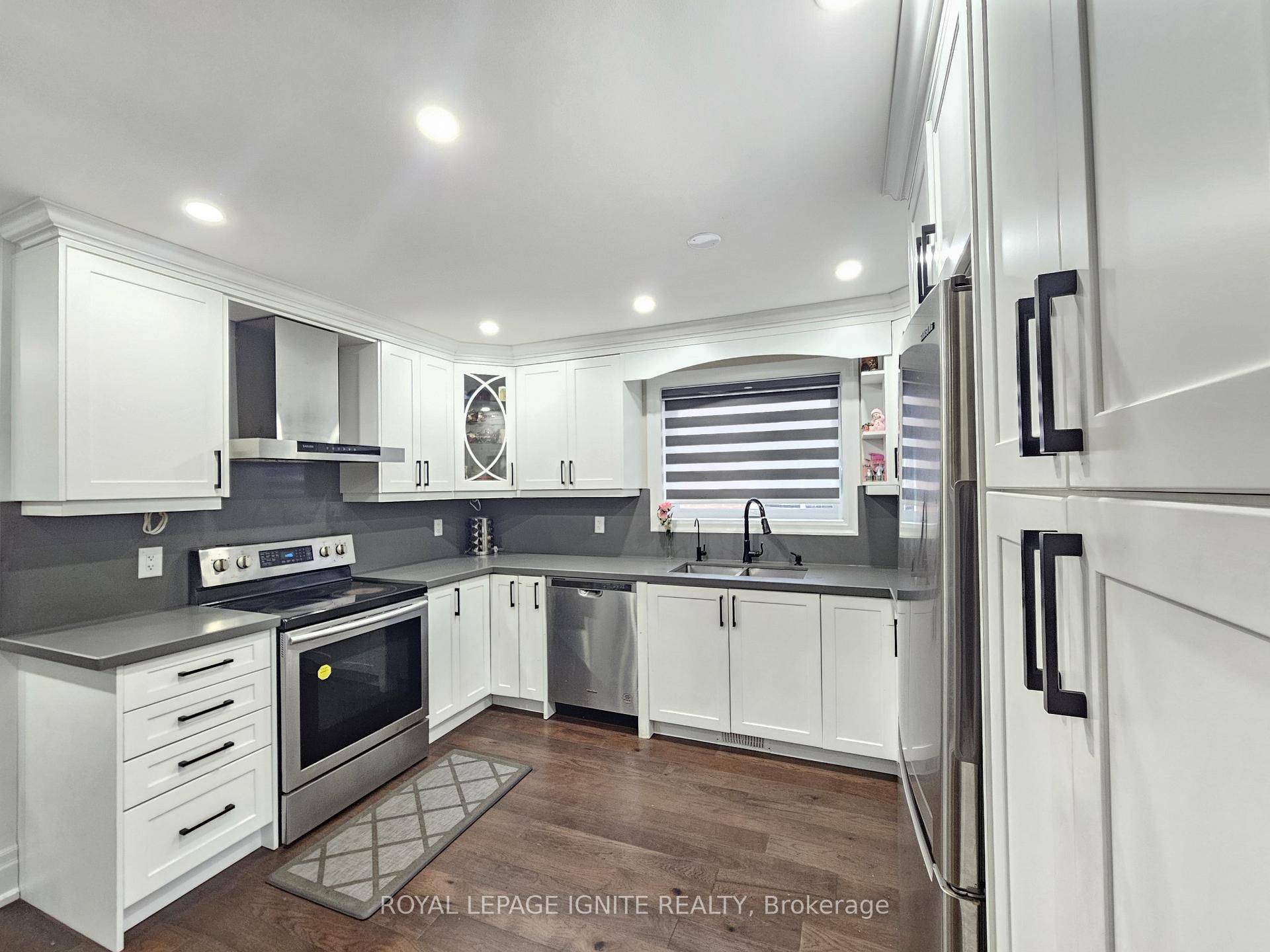 Toronto W05, ON M9L 2J6,208 Plunkett RD