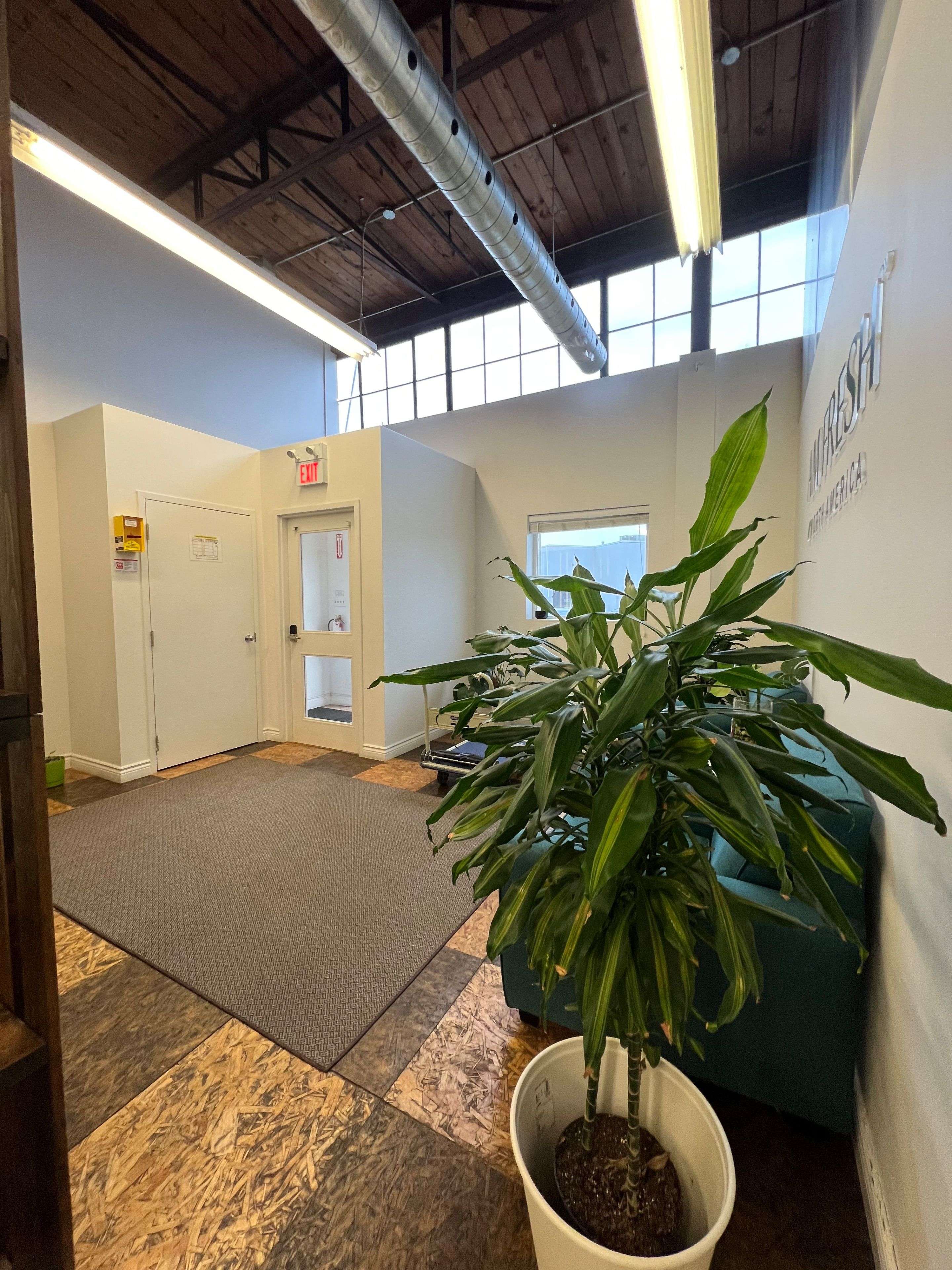 Toronto W08, ON M8Z 2E4,130 North Queen ST